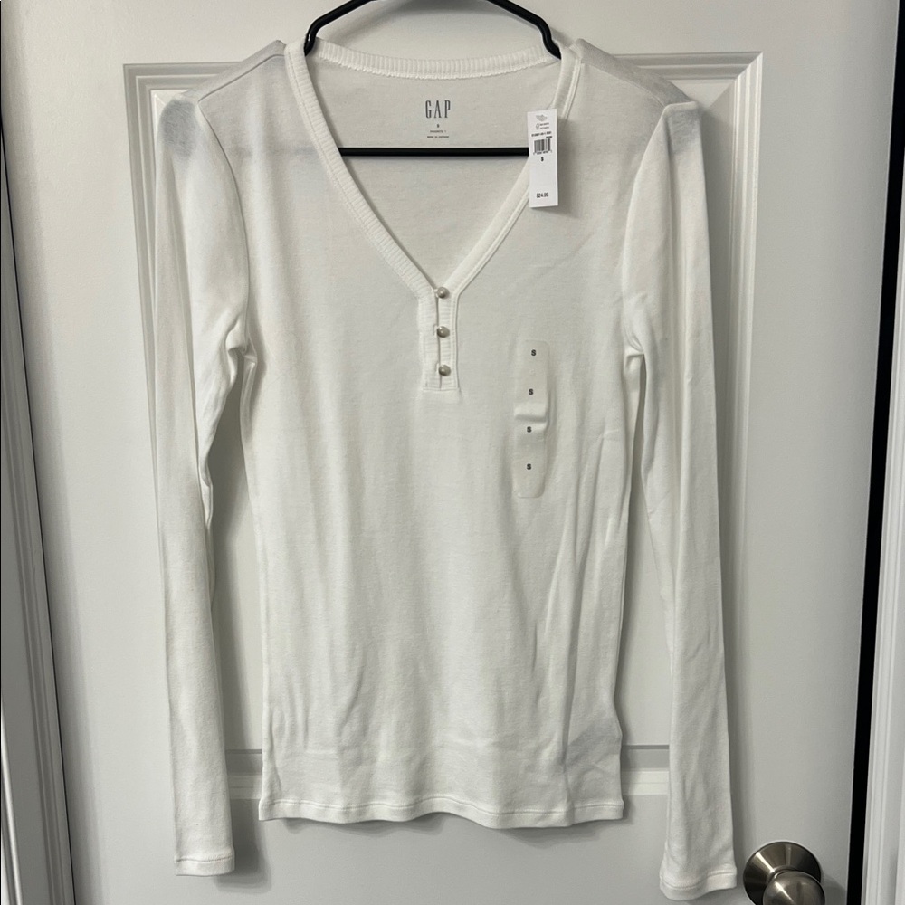 NWT GAP Women's Cream Long Sleeve Tee